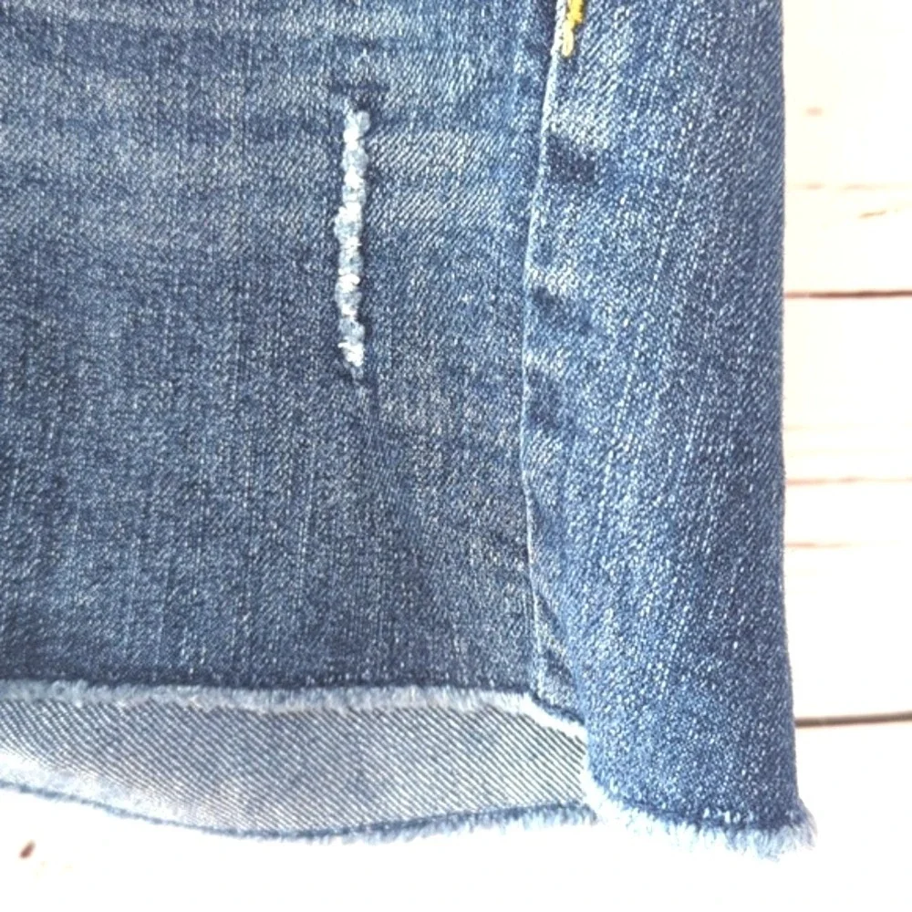 Levi's‎ Midi Y2K Jean Shorts Juniors Distressed Denim Medium Wash Women's Size 9